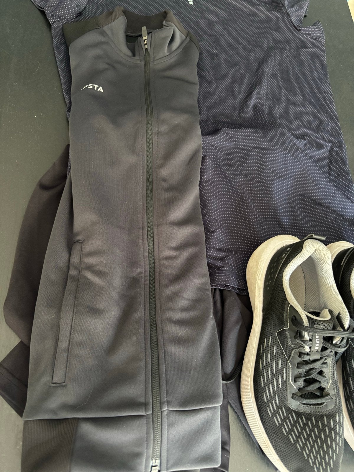 Gymkleding tiener: schoenen, broek, shirt, jasje (Decathlon), Kleding | Heren, Maat 48/50 (M), Zwart, Ophalen of Verzenden, Gedragen