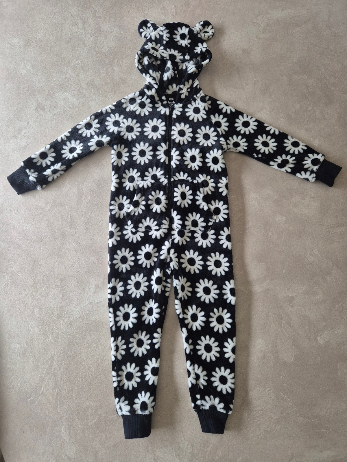 WE Onesie Zwart met Bloemenprint Maat 110/116

Knusse en com, Nacht- of Onderkleding, Meisje, Ophalen of Verzenden, Zo goed als nieuw