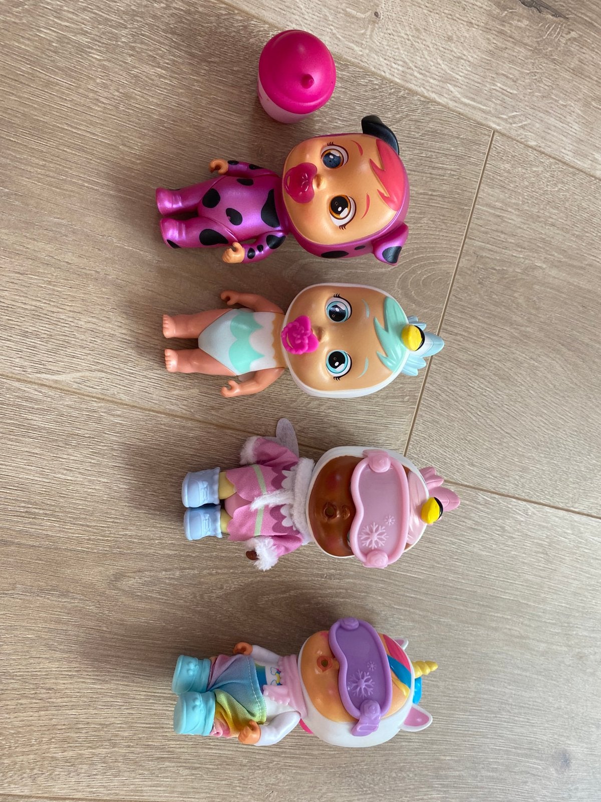 4 cry baby’s met accessoires, Ophalen, Zo goed als nieuw