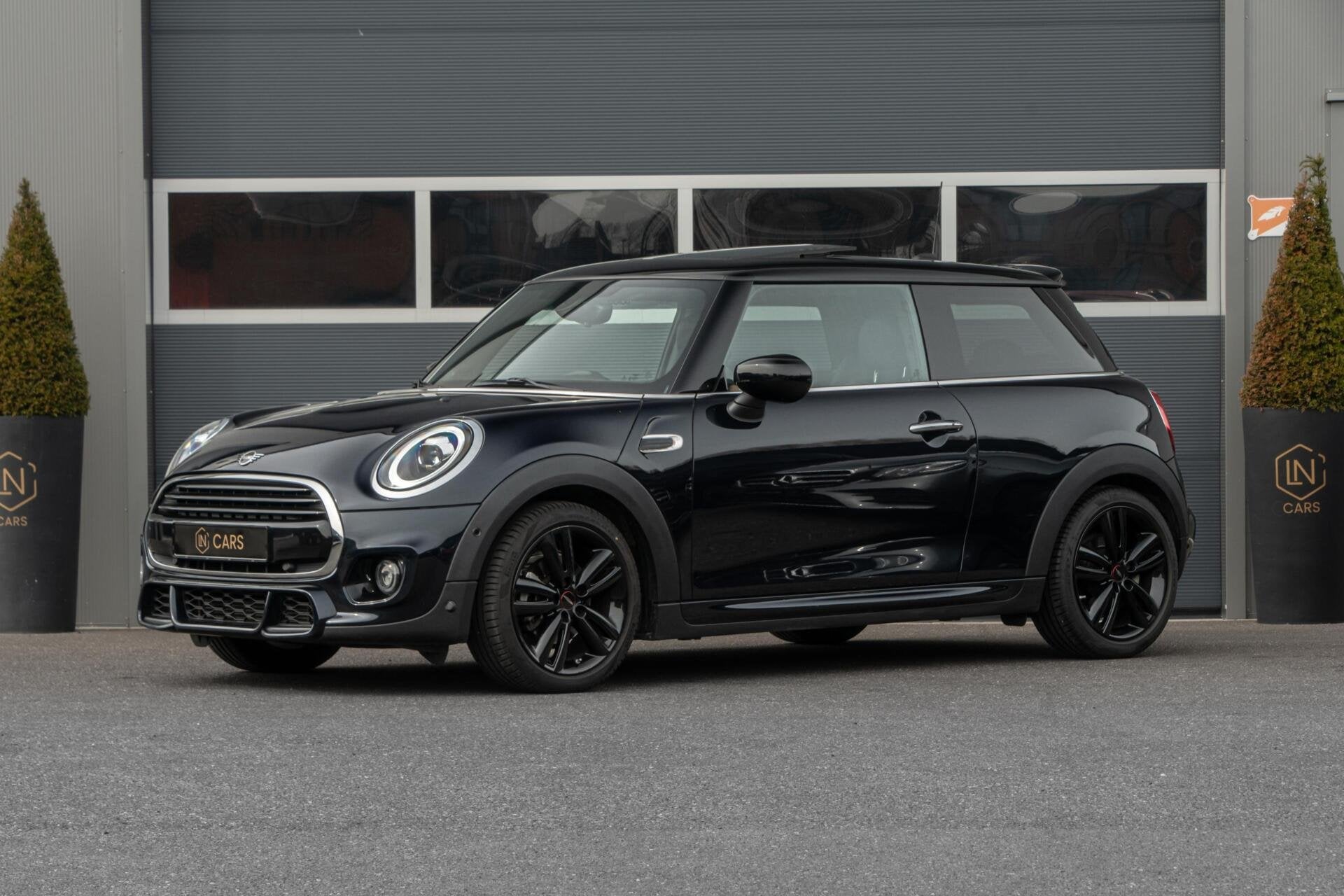 Mini Mini 1.5 Cooper John Cooper Works | Pano | DAB | Camera, Auto's, Dealer onderhouden, 136 pk, Gebruikt, Met garantie (alle)