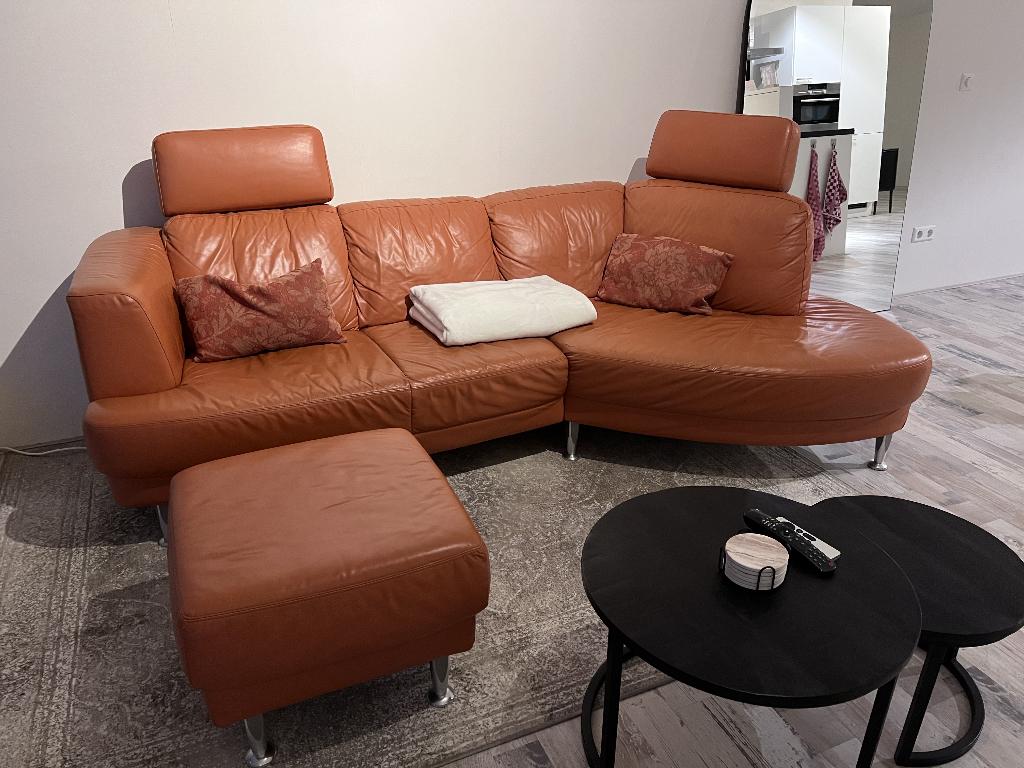 Oranje Leren Bank + Poef - Comfortabel & Karaktervol, Gebruikt, 125 tot 150 cm, Hoekbank, Driepersoons