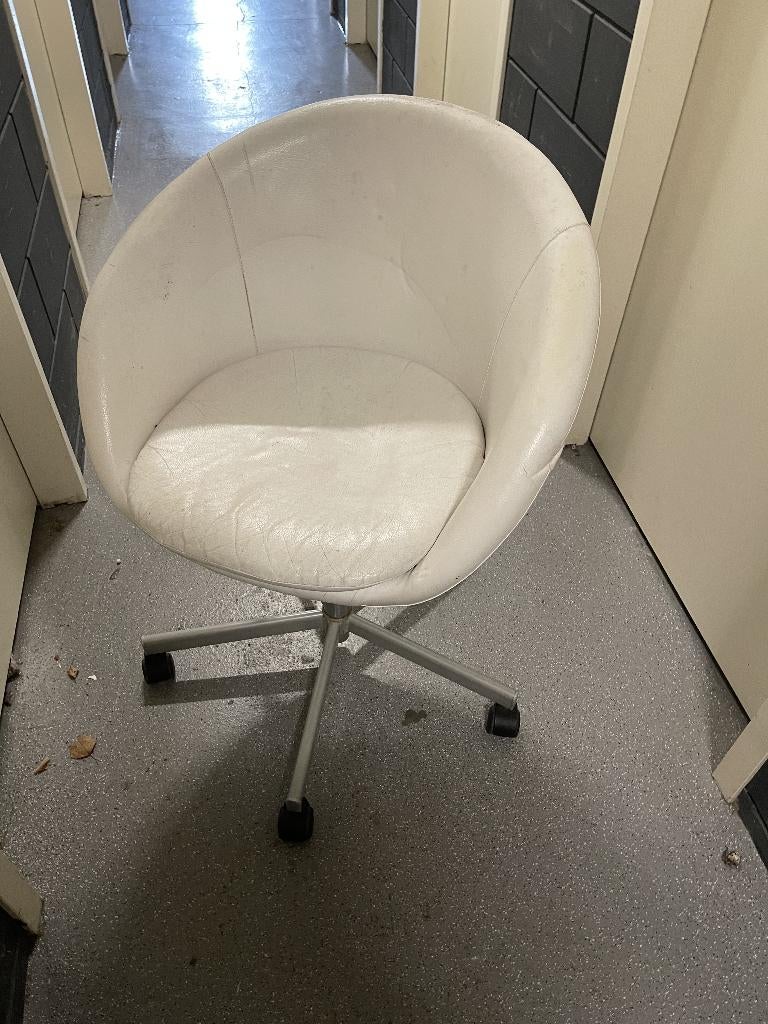 Wit en Zwarte  ikea bureau stoel, Huis en Inrichting, Bureaustoelen, Ophalen, Zo goed als nieuw, Wit
