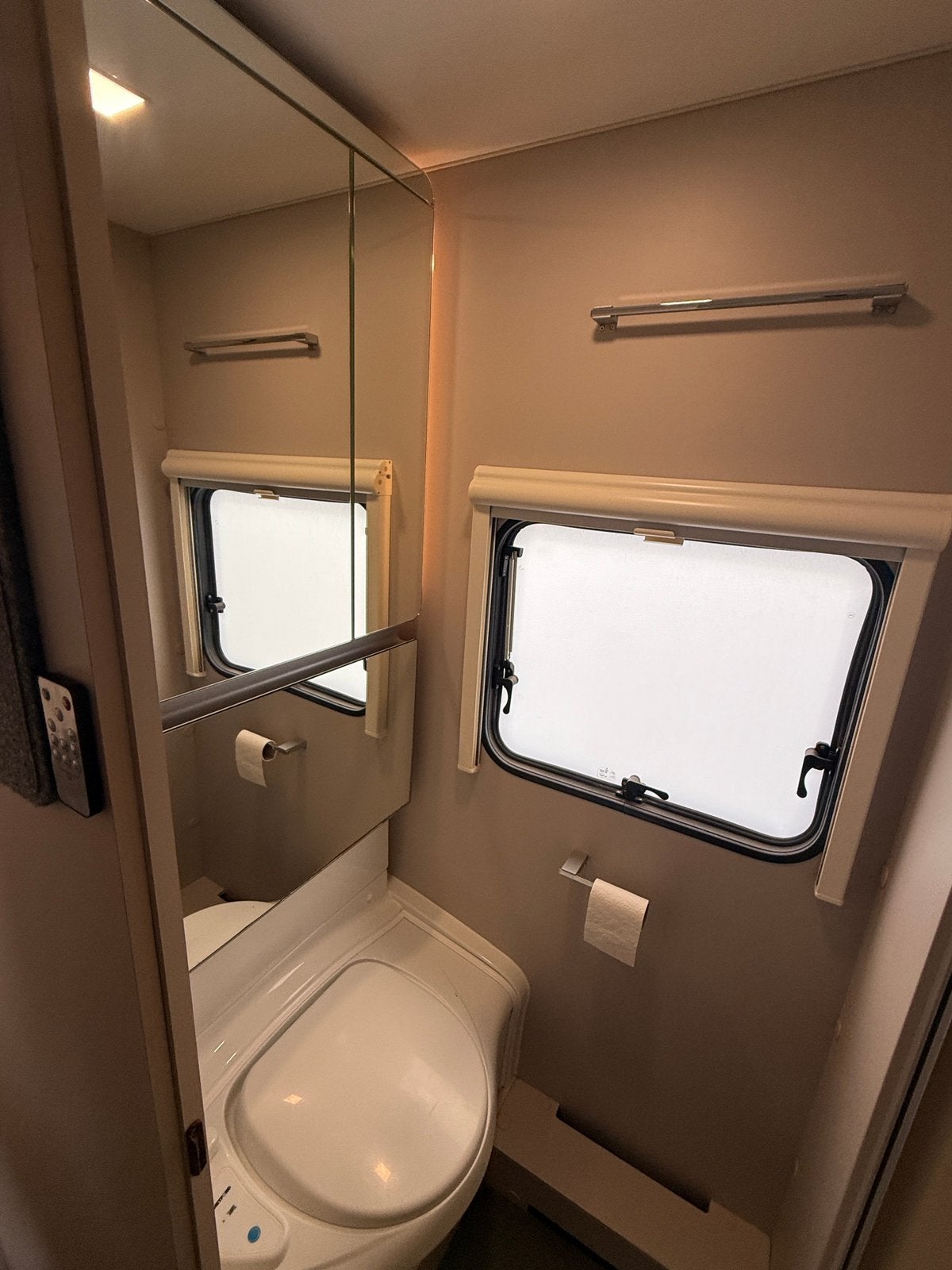Foto 16 van Adria Adora 573 PT 2022 | airco | mover | stapelbed