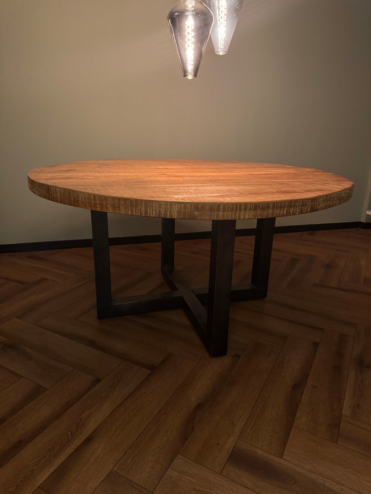 Ronde eettafel mangohout met metalen onderstel