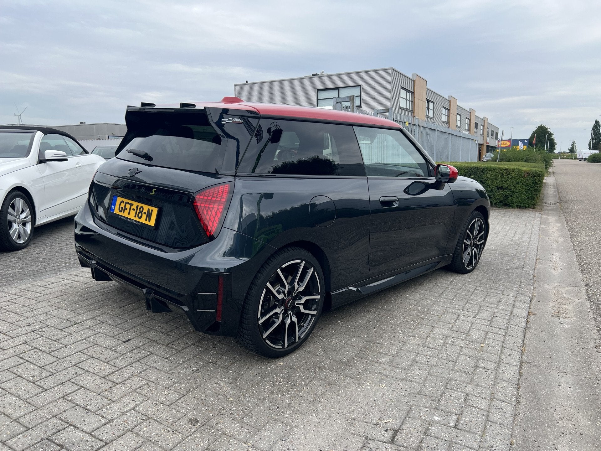 MINI 3-deurs Cooper SE John Cooper Works M 54.2 kWh pano.dak, Auto's, Gebruikt, Zwart, 4 stoelen, Mini Electric