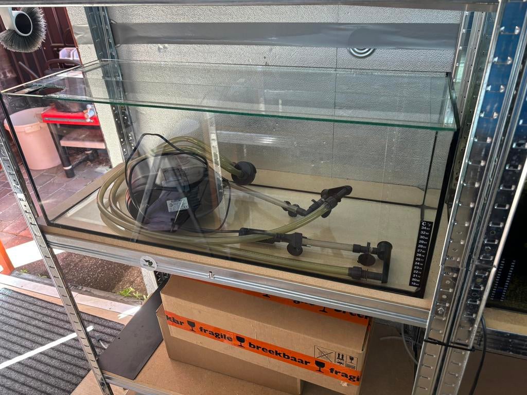 Aquarium 80x30x30 meg extern filter en dekplaten, Dieren en Toebehoren, Ophalen, Zo goed als nieuw, Leeg aquarium