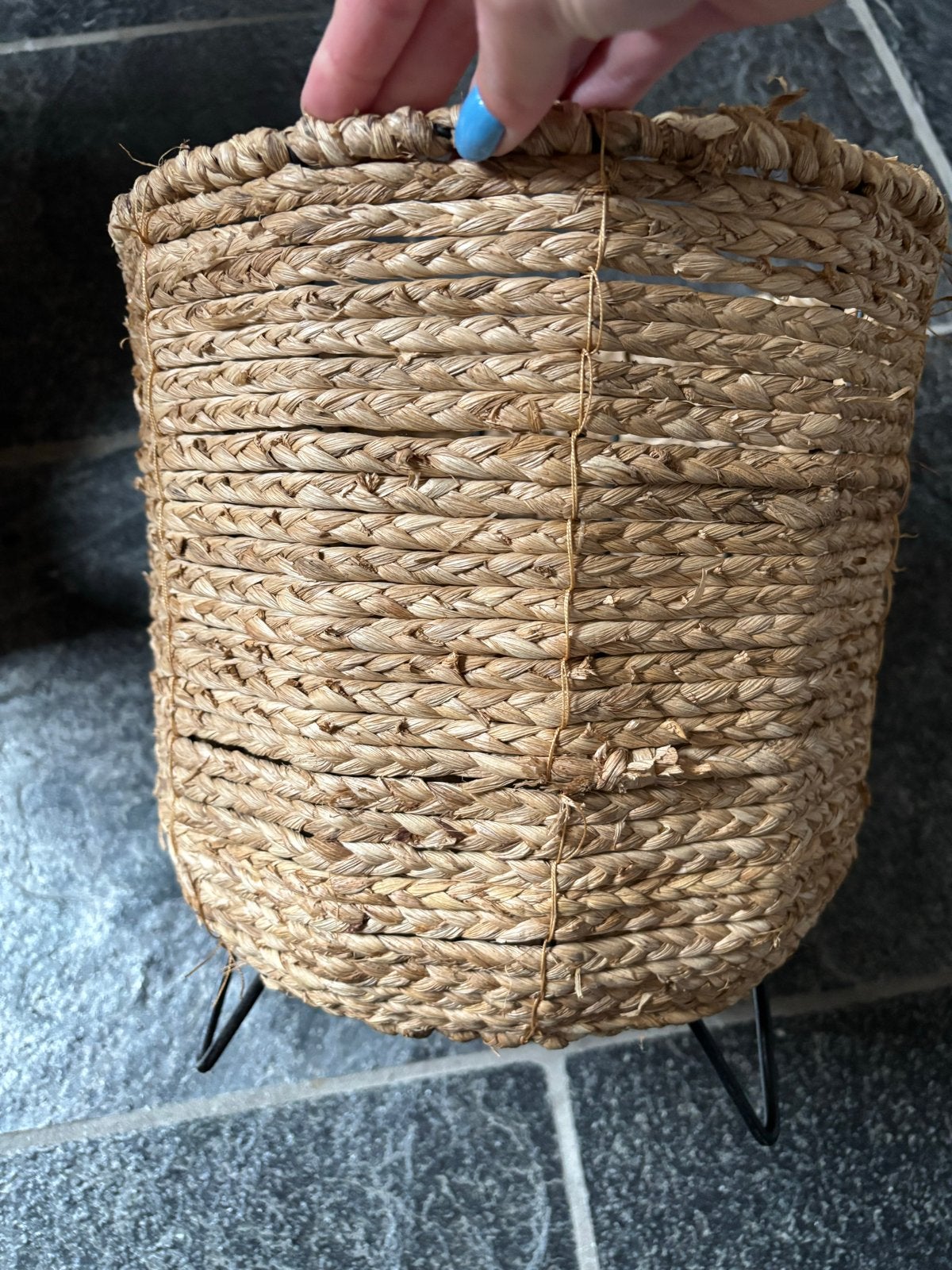 Grote rieten bloempot op pootjes, Ophalen, Overige materialen, Gebruikt, Minder dan 60 cm