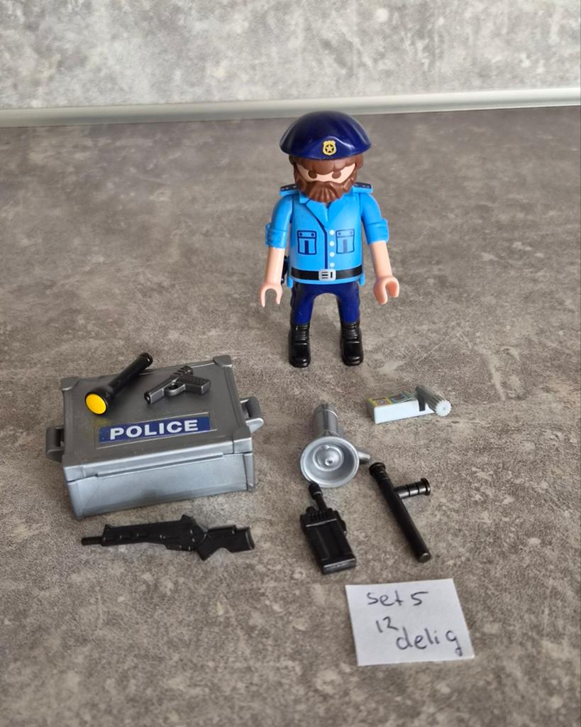 Playmobil Politieagent met uitrusting (12-delig), Ophalen of Verzenden, Zo goed als nieuw, Complete set