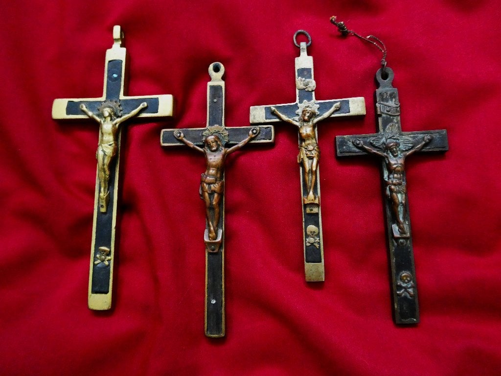 4 Kruizen Crucifix met corpus Jezus met hout ingelegd, Antiek en Kunst, Ophalen of Verzenden