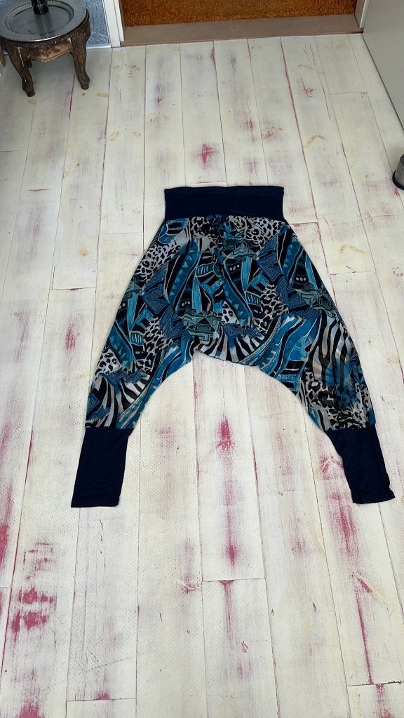 Damesbroek maat 38 - 40 zomer kleding zgan, Maat 38/40 (M), Blauw, Ophalen of Verzenden, Zo goed als nieuw