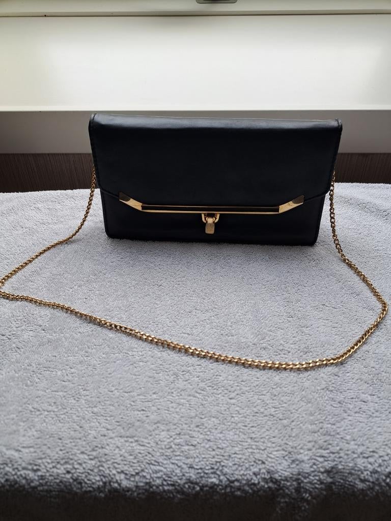 Elegant Zwart Avondtasje met Gouden Klip en Ketting, Ophalen, Zo goed als nieuw, Zwart, Avondtasje