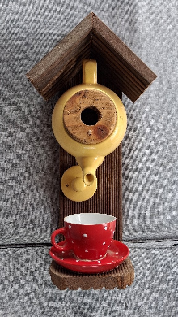 Handgemaakt Vogelhuisje Gele Theepot & Rood Kopje 50x21cm, Ophalen of Verzenden, Zo goed als nieuw