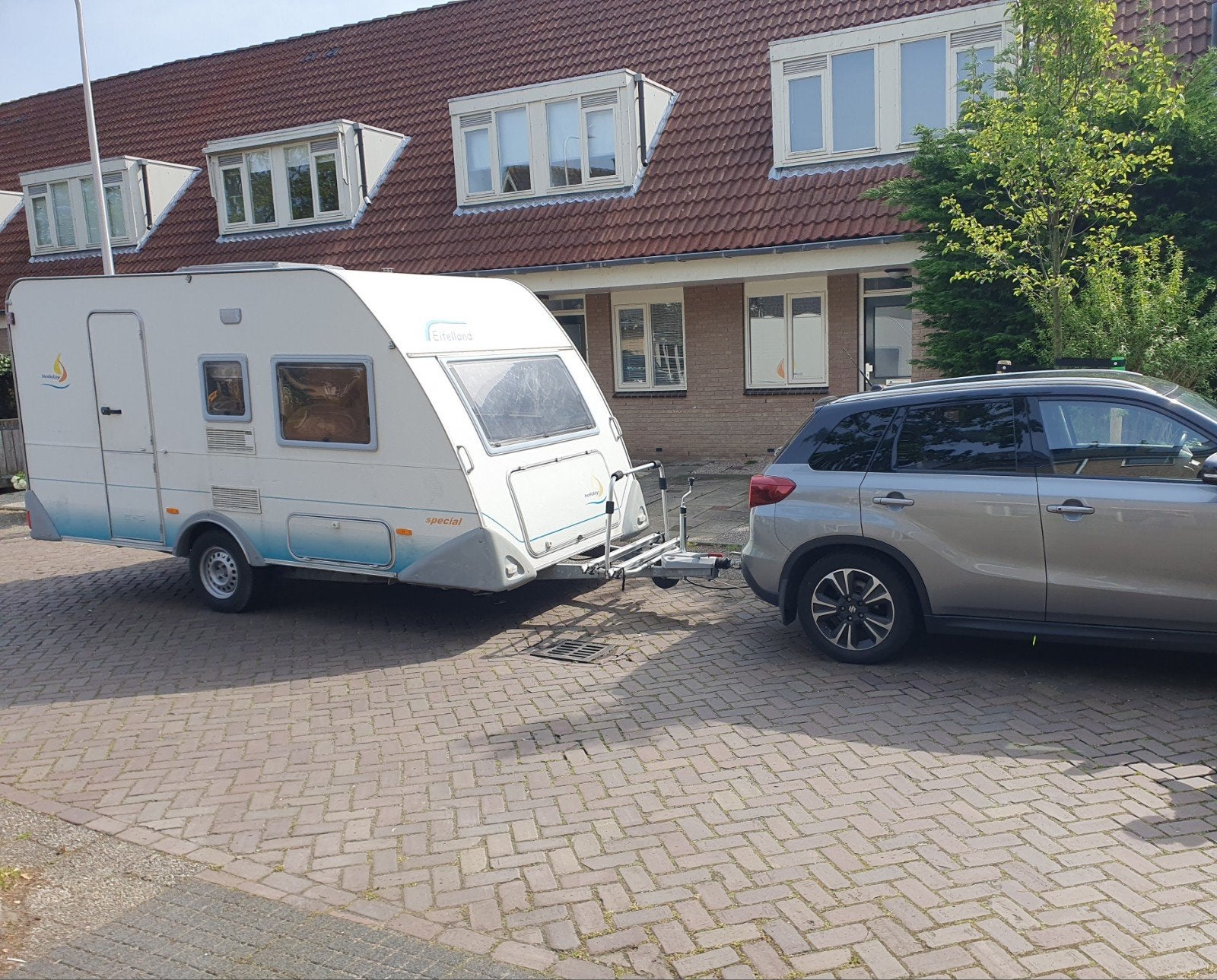 Compacte Holiday caravan met stapelbed, voortent & zakluifel, Caravans en Kamperen, Treinzit, 750 - 1000 kg, Particulier, Luifel