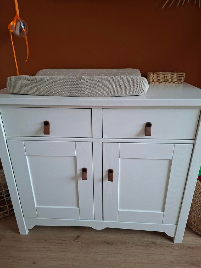 Witte commode met 2 lades en 2 kastjes - Zeer goede staat, Ophalen, 50 tot 70 cm, 90 tot 105 cm, 100 cm of meer