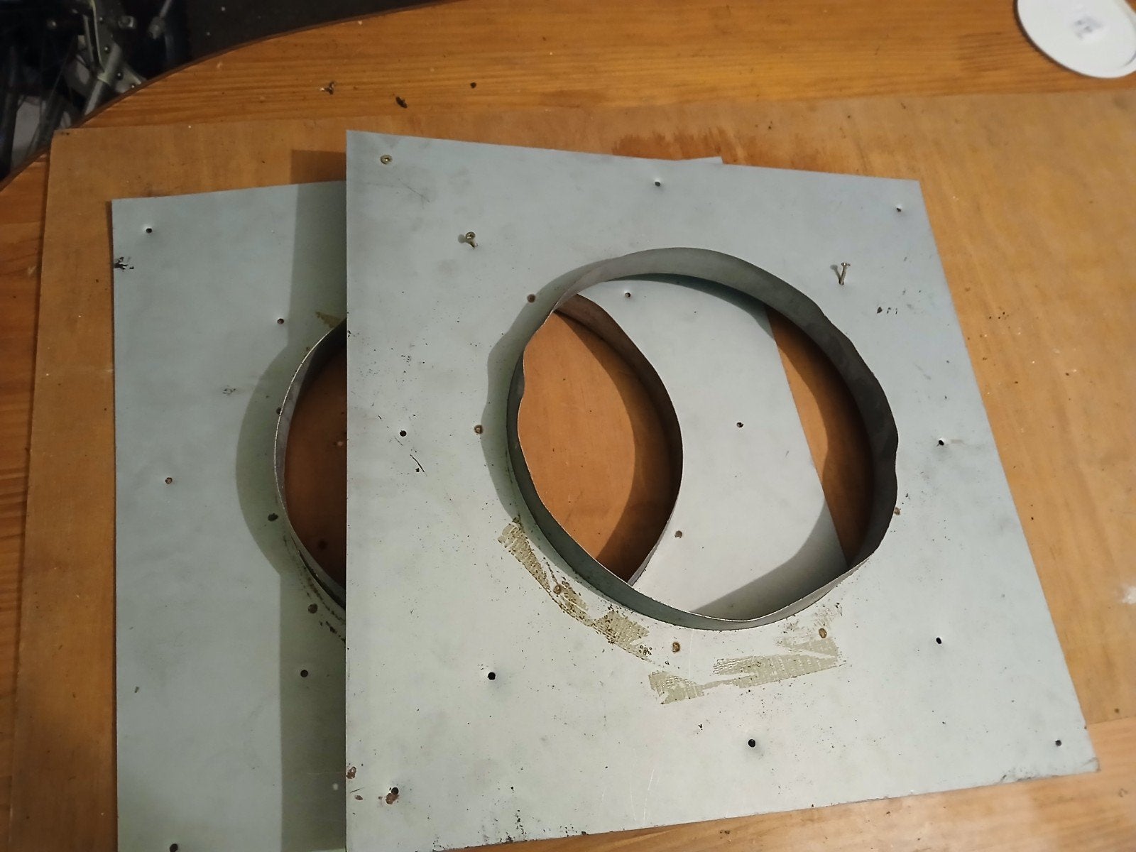Metalen platen met ronde opening - 2 stuks, Ophalen of Verzenden, Gebruikt