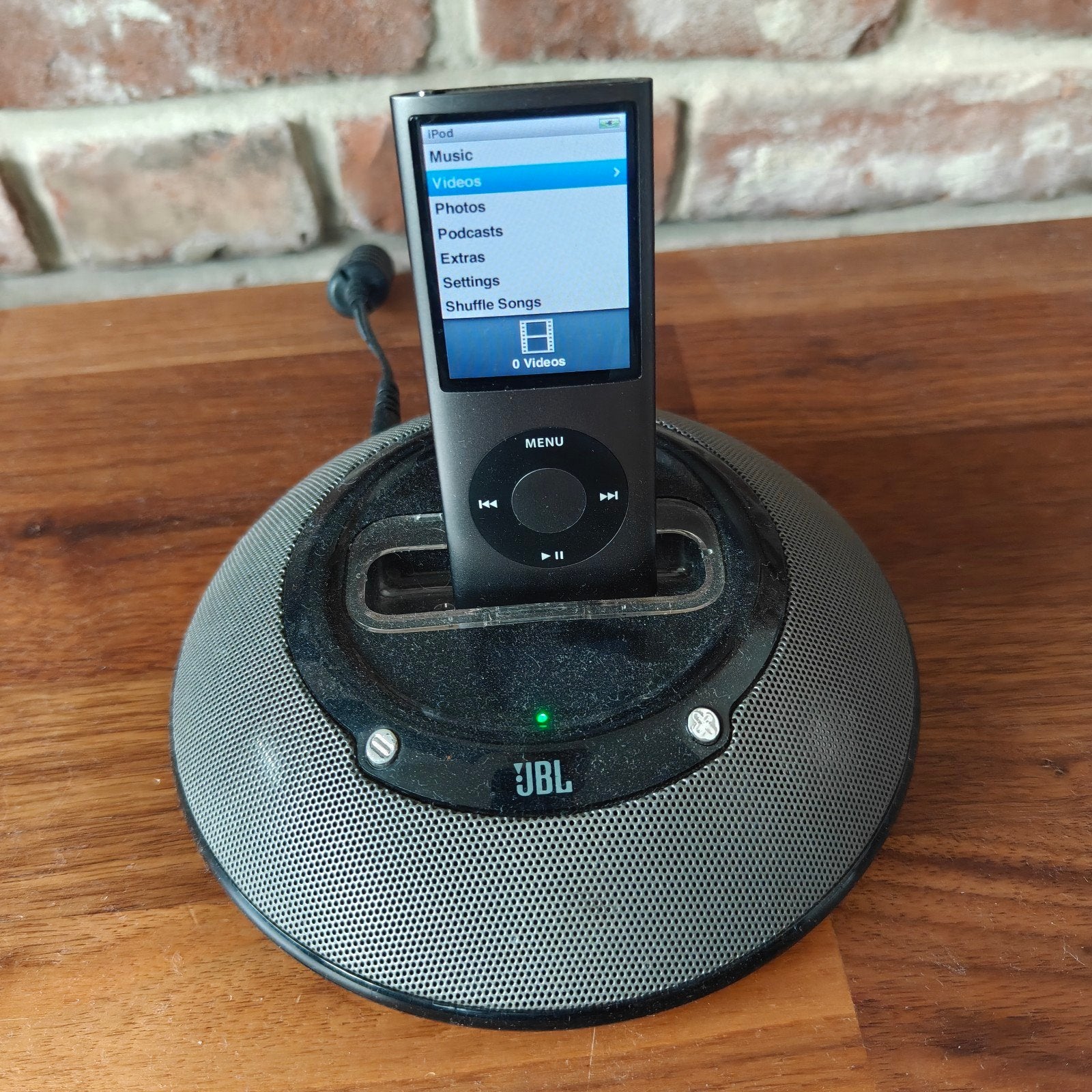 Apple iPod Nano 4e generatie 8GB met JBL dock, Gebruikt, Zwart, Ophalen of Verzenden, Nano