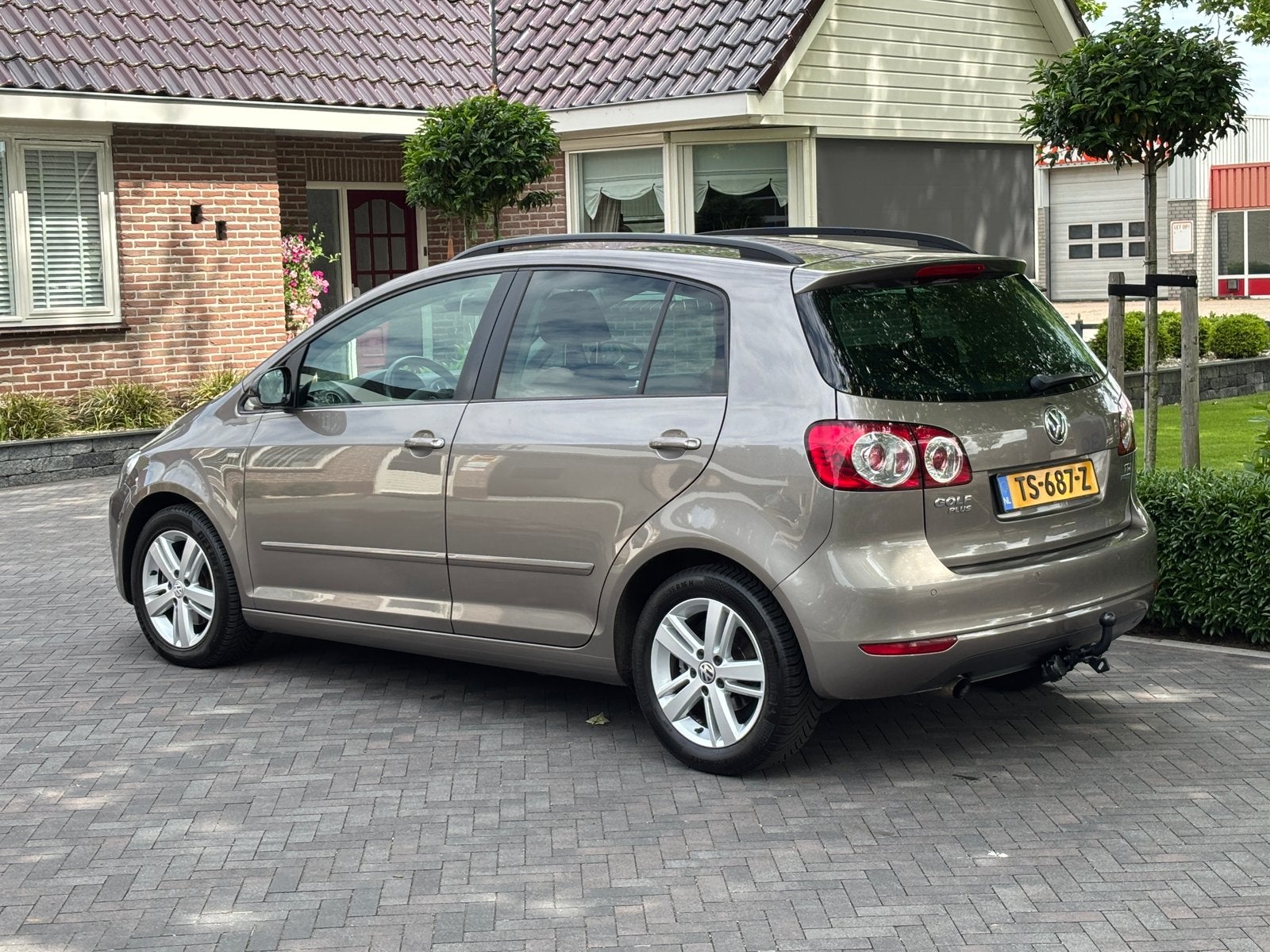 Volkswagen Golf Plus 1.6 TDI Mach 105pk trekhaak, pdc, Euro 5, Automatische klimaatregeling, Bruin, Leder en Stof