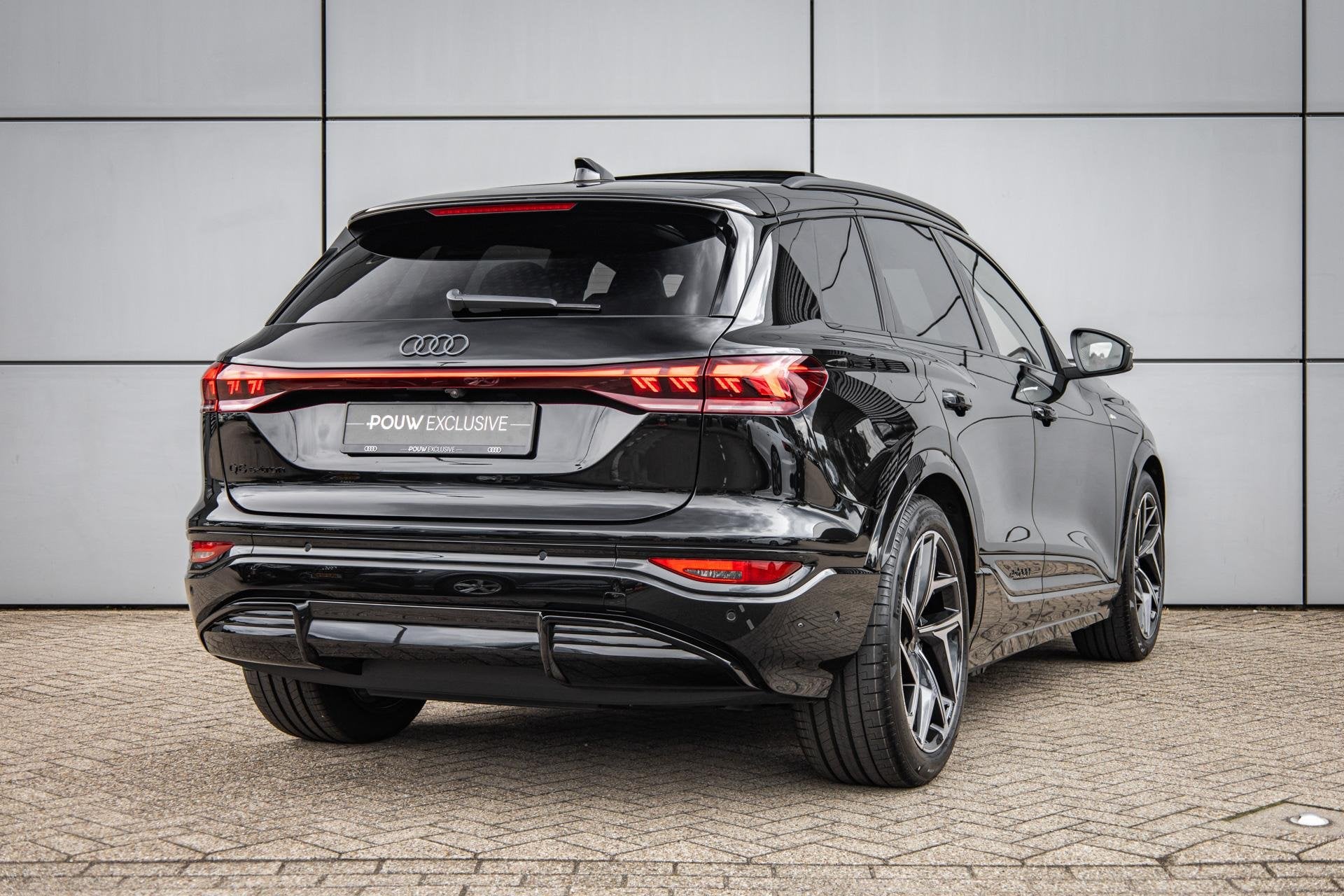 Audi Q6 e-tron S edition 252pk 83 kWh | Techniek Pakket Pro, Automaat, 12 maanden, Achterwielaandrijving, Zwart