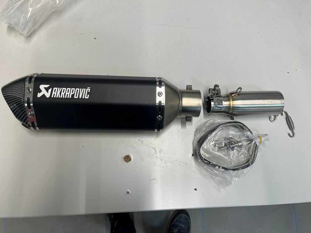 Akrapovic uitlaat demper piaggio modellen immitatie nieuw., Ophalen of Verzenden, Nieuw