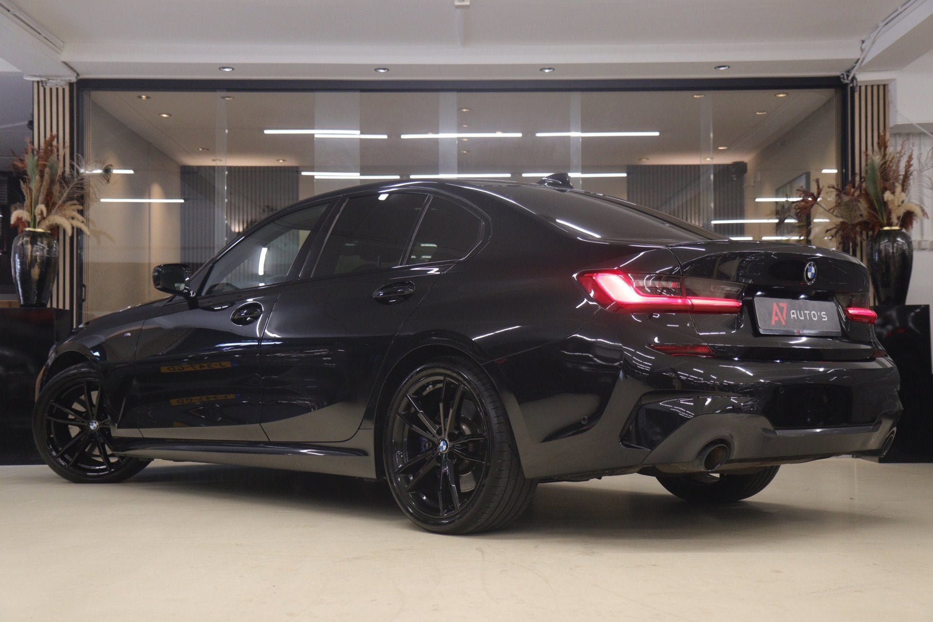 BMW 3-serie 330i High Executive PANO/CARPLAY/SFEER/HK/HUD/VO, Auto's, Automaat, 1998 cc, 4 cilinders, 259 pk