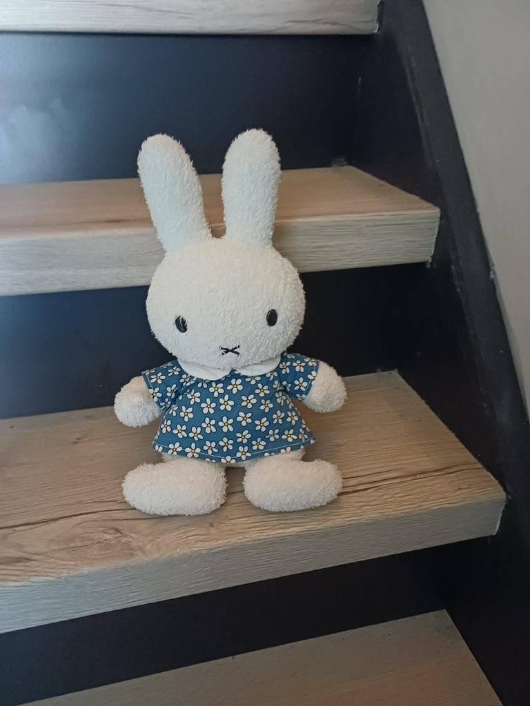 Badstof Nijntje met bloemenjurkje, Kinderen en Baby's, Speelgoed | Knuffels en Pluche, Ophalen of Verzenden, Zo goed als nieuw