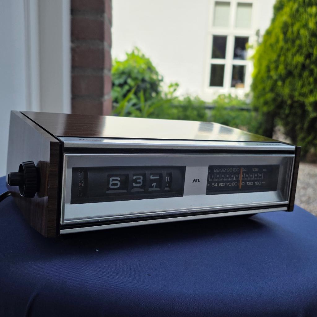 Vintage Sound Design Flip Clock Wekkerradio, Ophalen of Verzenden, Zo goed als nieuw, Digitaal