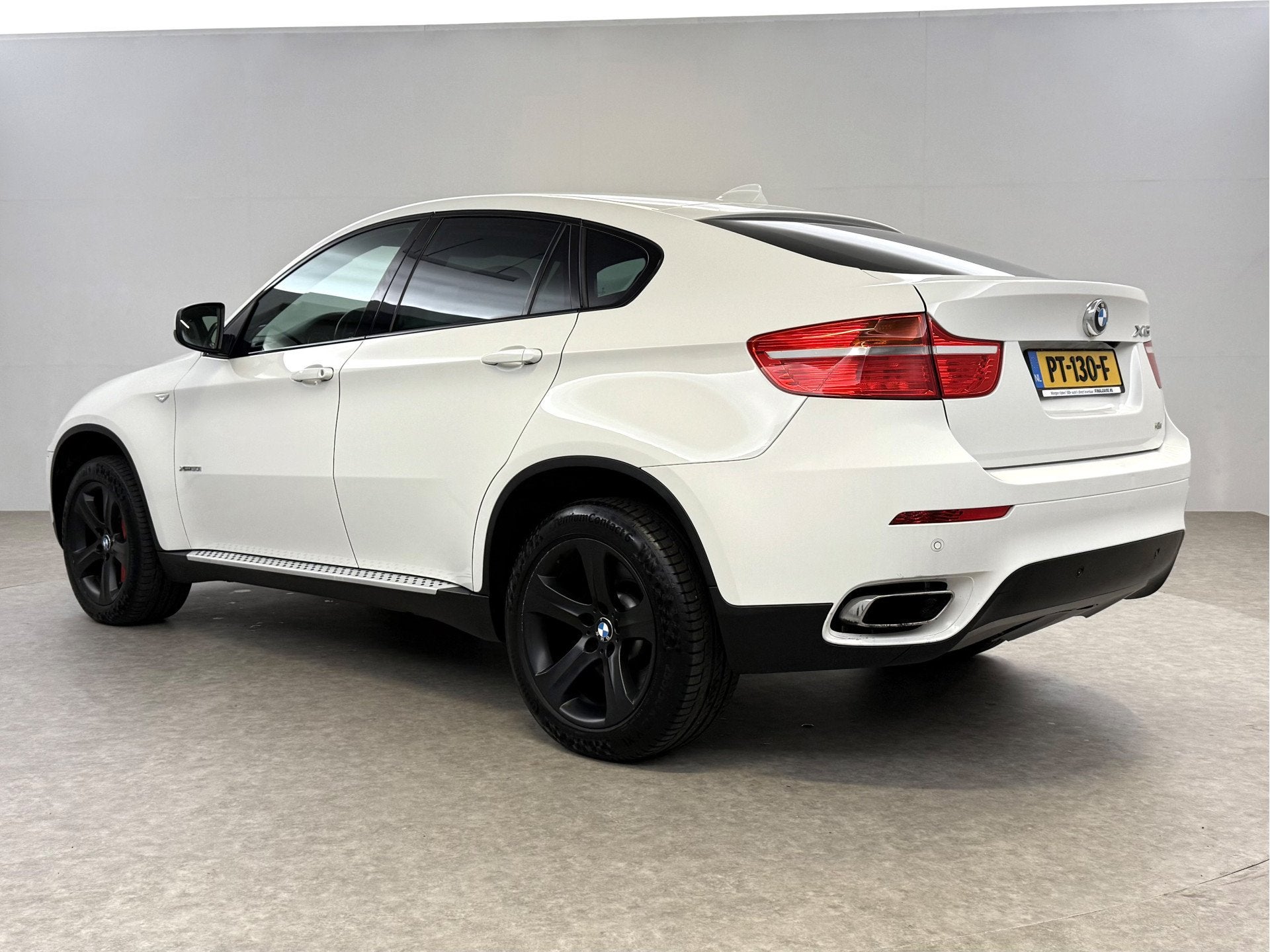 Foto 3 van BMW X6 xDrive High Executive 408PK | Youngtimer | Camera | M