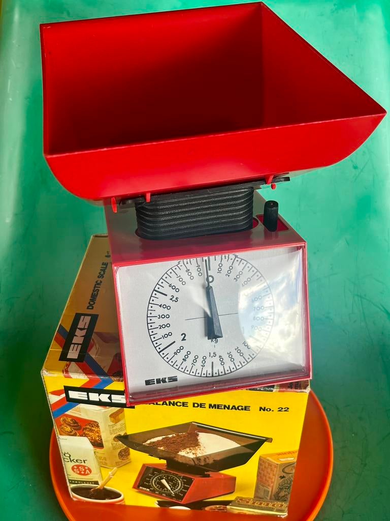 Retro jaren 70 rode kunststof weegschaal zweeds EKS doos, Witgoed en Apparatuur, Weegschalen, Minder dan 10 kg, Keukenweegschaal