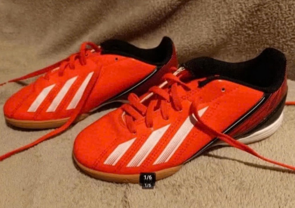 Adidas f50 voetbalschoenen zaalschoenen maat 35, Gebruikt, Maat XS of kleiner, Schoenen, Ophalen of Verzenden