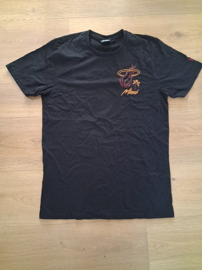 New Era Miami Heat NBA T-shirt Zwart Maat M, Maat 48/50 (M), Zwart, Ophalen of Verzenden, Zo goed als nieuw