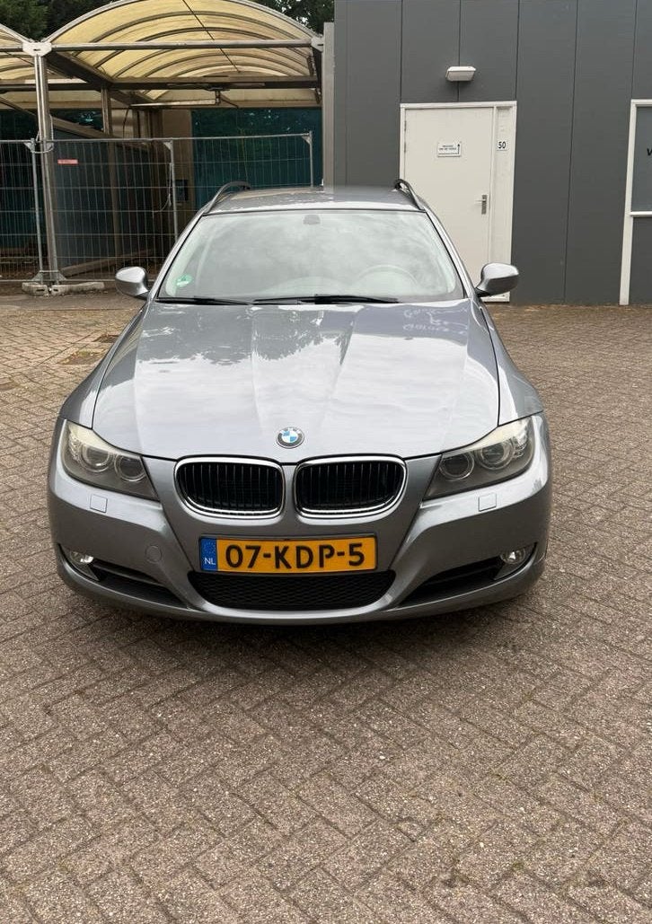 BMW 3-Serie 2.0 318 I Touring AUT 2009 Grijs, Auto's, Automaat, 1995 cc, 1435 kg, Origineel Nederlands