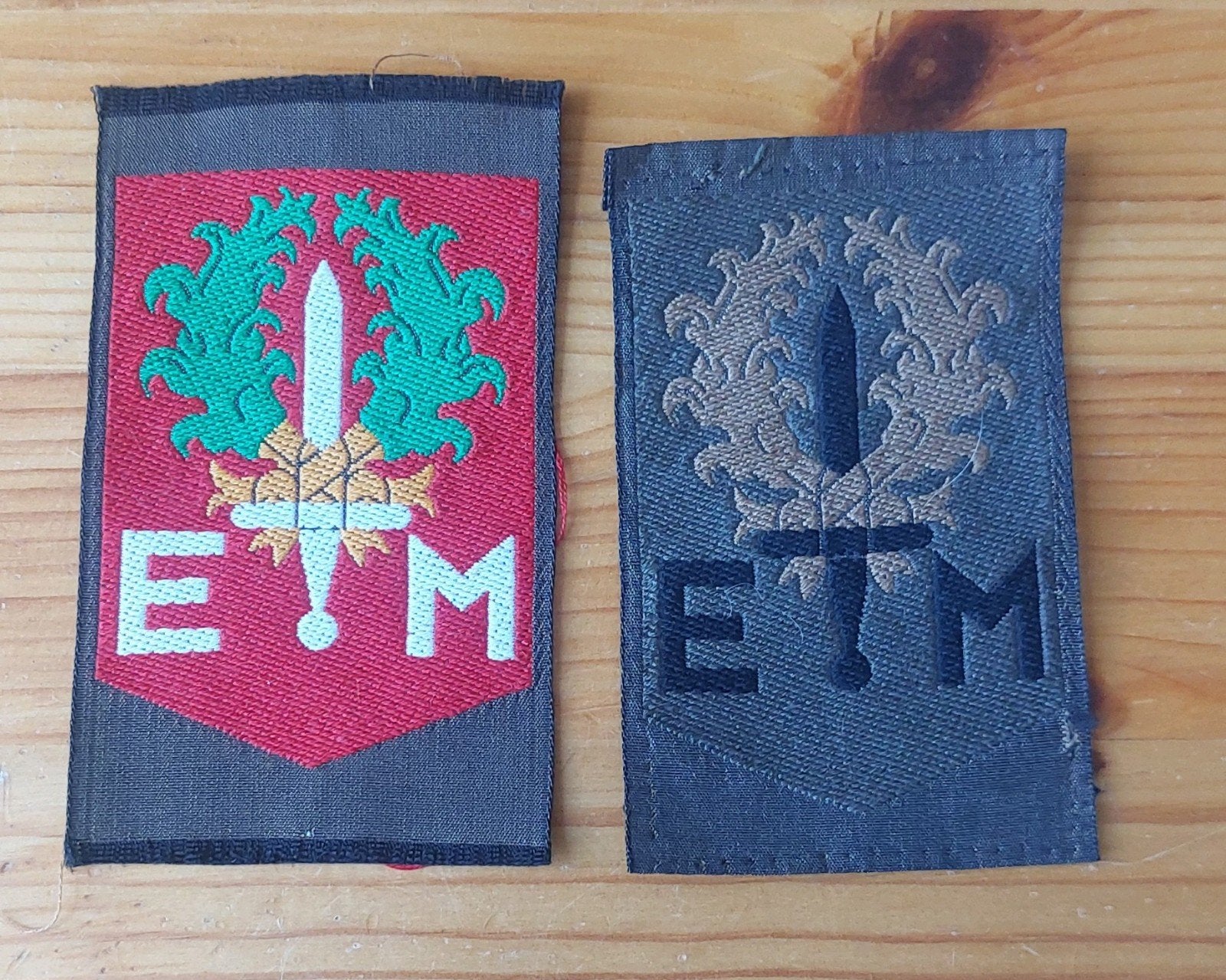 Set Mouwemblemen 1e divisie, Ophalen of Verzenden, Landmacht, Nederland, Embleem of Badge