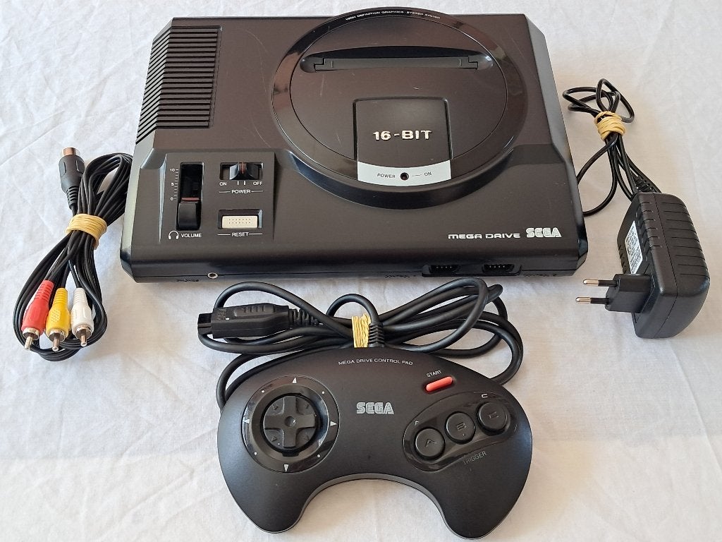 SEGA Mega Drive Console + Controller / Control Pad, Spelcomputers en Games, Games | Sega, Gebruikt, Mega Drive, Platform, 2 spelers