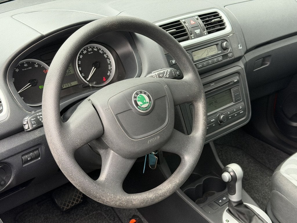 Skoda Fabia Combi 1.6-16V Tour | RIJKLAAR | Climate | Automa, Auto's, Skoda, Gebruikt, Zwart, 1095 kg, 49 €/maand