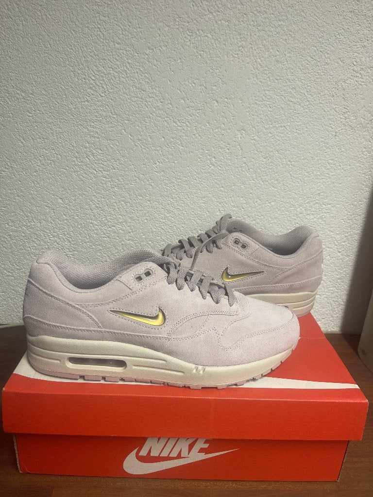 Nike Air Max 1 Jewel Particle Rose | Maat EU 42, Ophalen of Verzenden, Nieuw, Overige kleuren