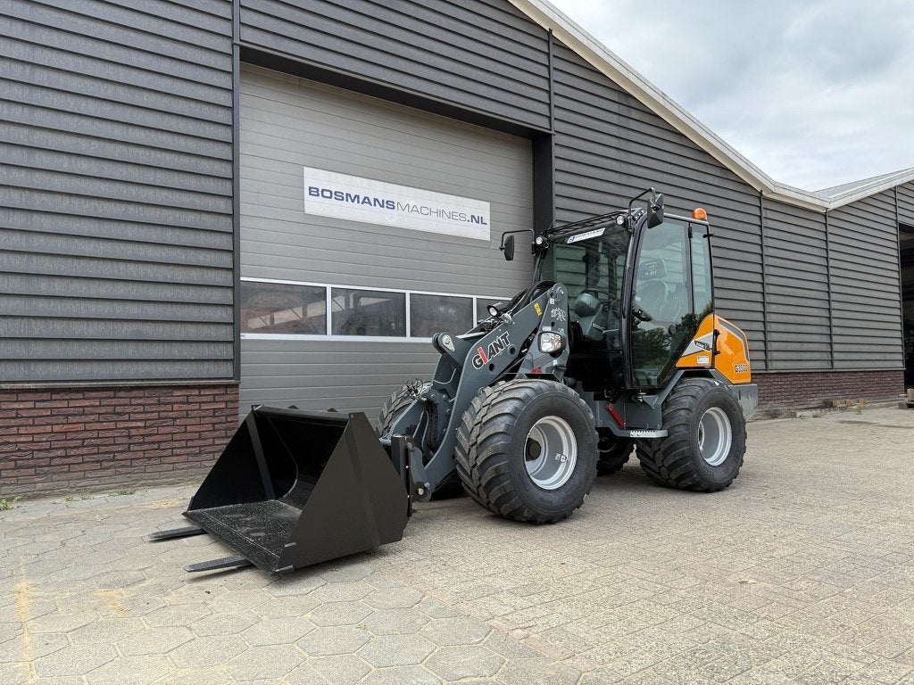 Giant G3500 shovel NIEUW met cabine, Zakelijke goederen, Machines en Bouw | Kranen en Graafmachines, Tobroco, Info@tobroco.nl