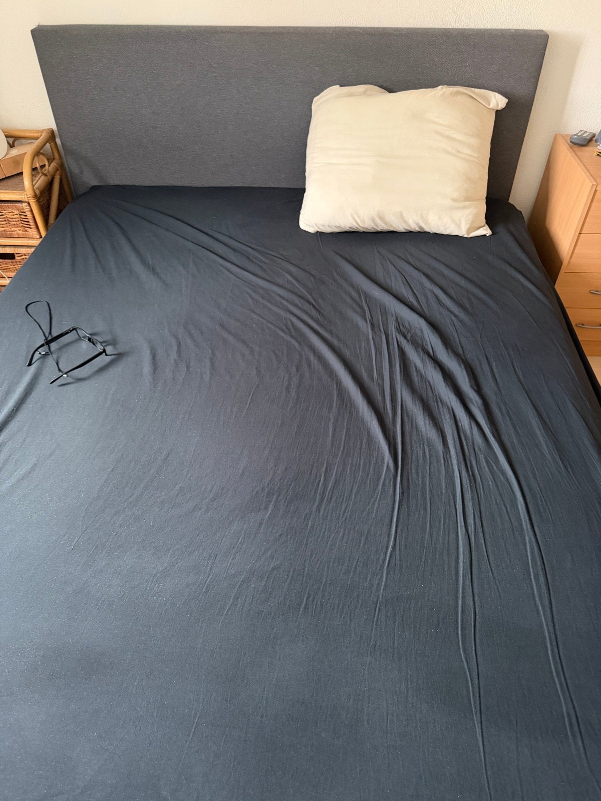 Tweepersoonsbed met hoofdbord - Grijs, Gebruikt, Tweepersoons, 200 cm, 140 cm