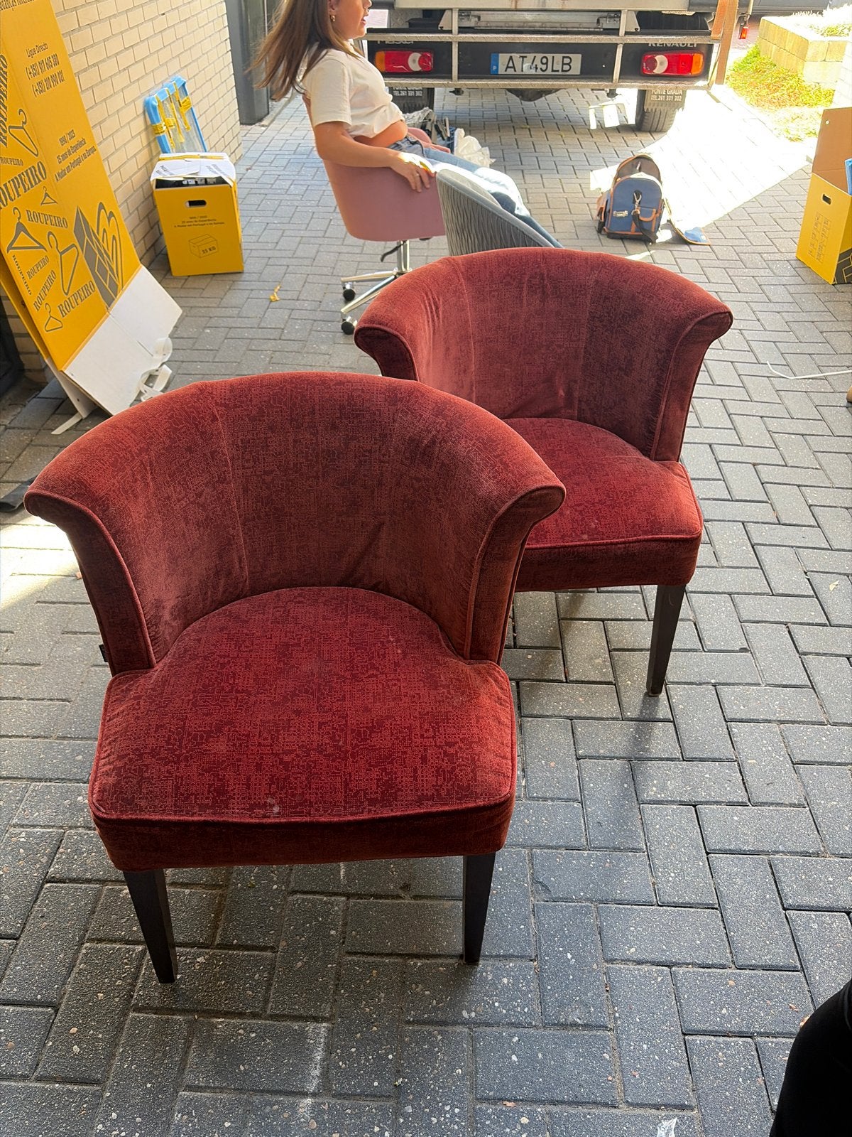 Twee rode stoelen GRATIS ophalen in Hengelo, Huis en Inrichting, Stoelen, Ophalen, Gebruikt, Twee, Stof