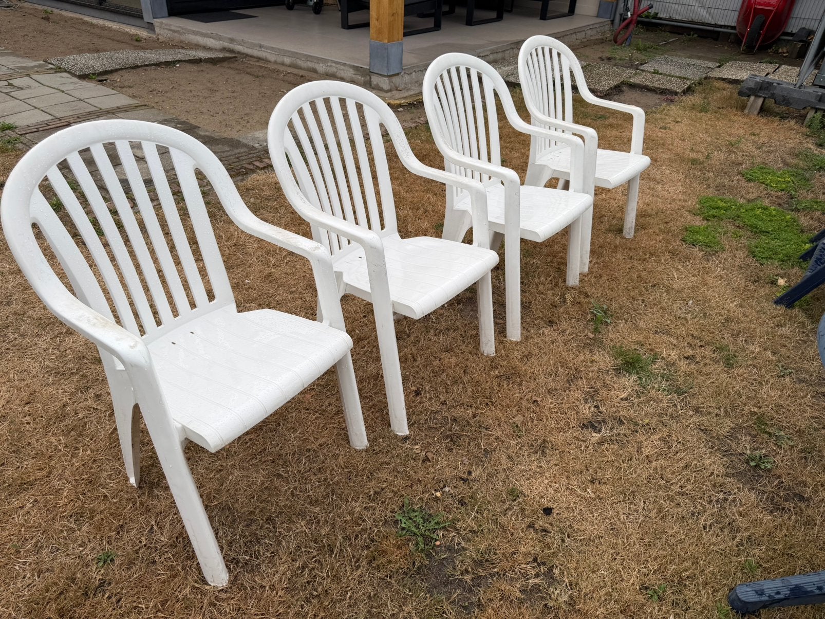 Tuintafel - 4 stapel stoelen en 3 inklapbare stoelen, Ophalen, Gebruikt, Rechthoekig