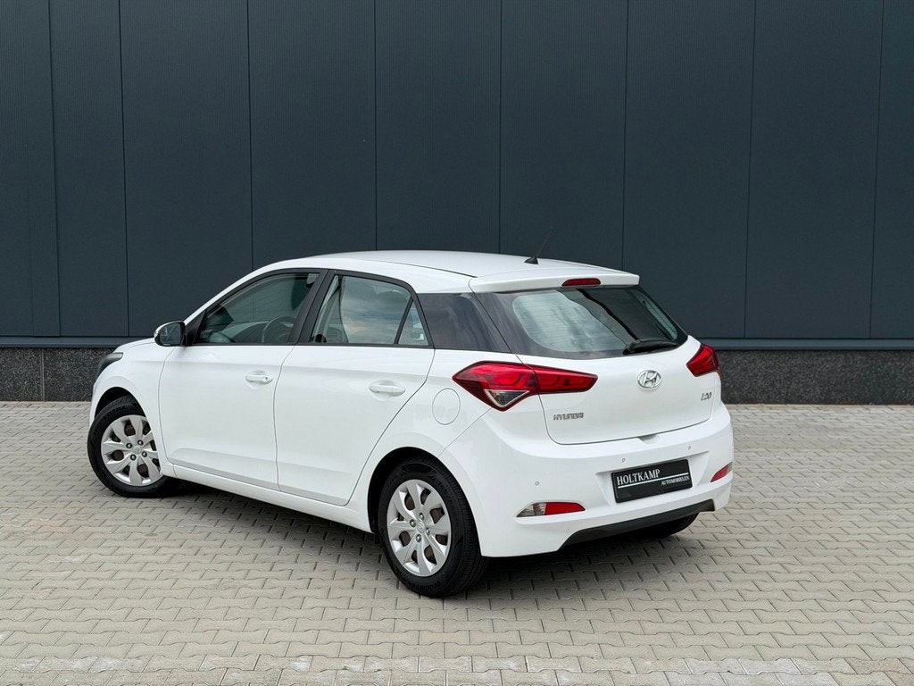 Hyundai I20 1.2 HP i-Motion | CRUISE | AIRCO | BLUETOOTH, Stof, Zwart, 4 cilinders, Wit