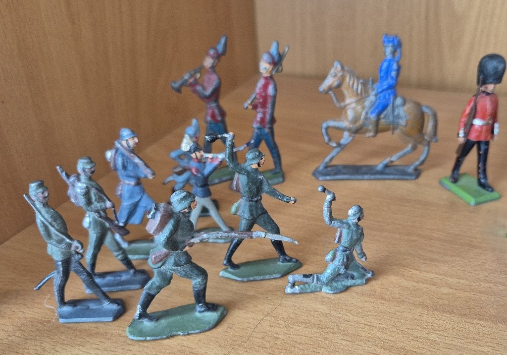 12 vintage tinnen soldaten, Verzamelen, Poppetjes en Figuurtjes, Ophalen of Verzenden, Gebruikt