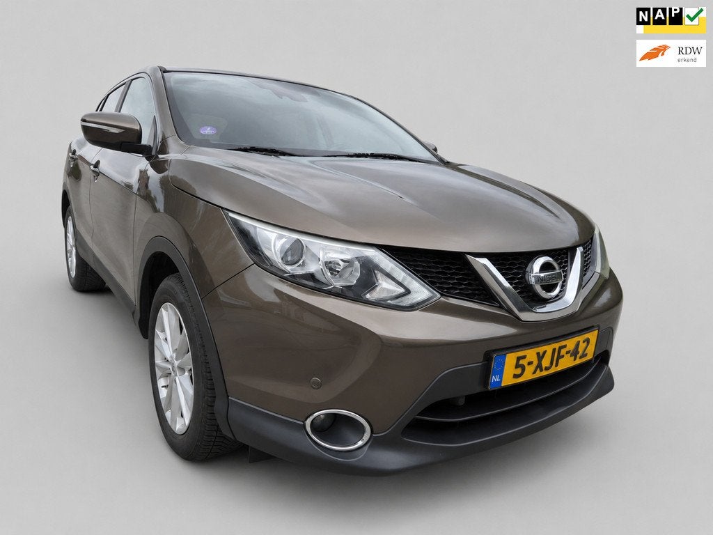 Nissan Qashqai 1.2 Connect Edition - Panoramadak - Navigatie, Voorwielaandrijving, Euro 5, 4 cilinders, Bruin