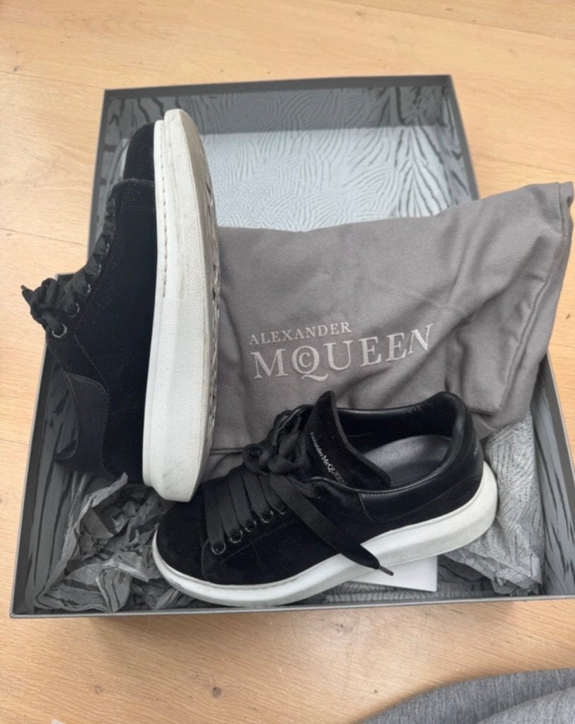 Alexander McQueen Suède Sneakers Zwart, Kleding | Dames, Schoenen, Zwart, Ophalen of Verzenden, Alexander McQueen, Sneakers of Gympen