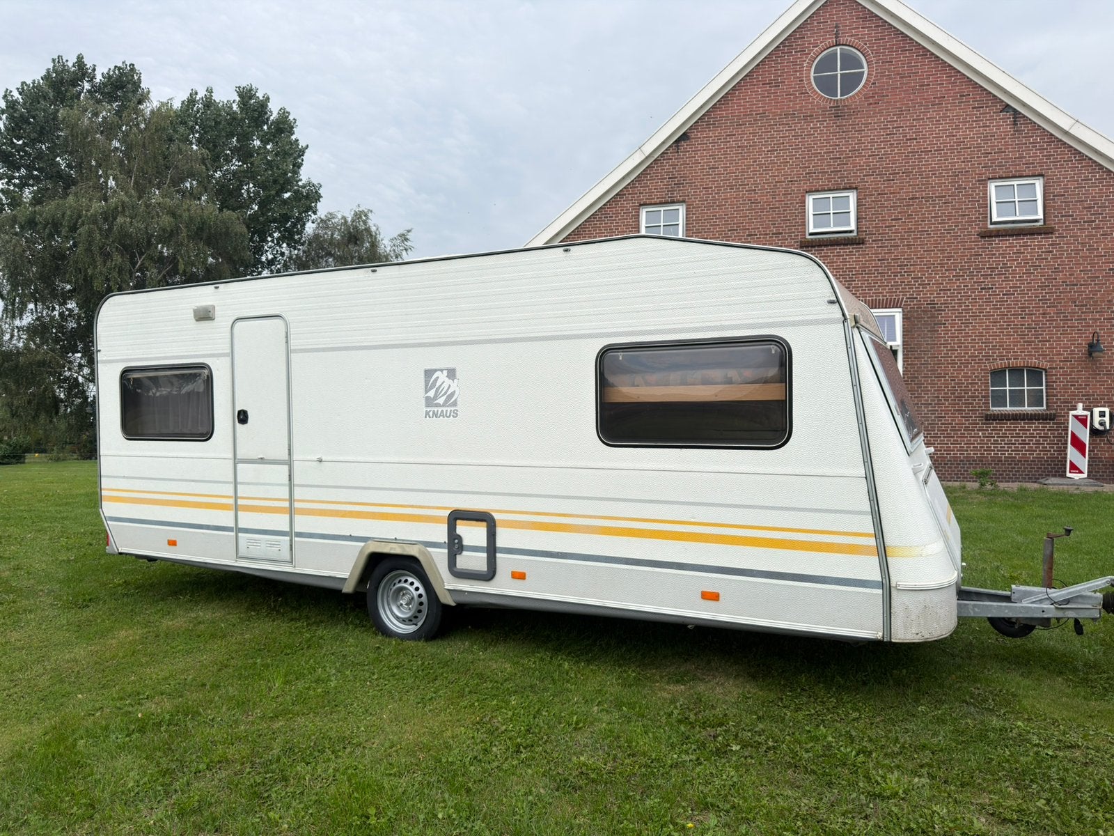 Knaus 8905 (1993) | Kinderkamer | Stapelbed | voortent, Rondzit, Bedrijf, 750 - 1000 kg, 5 tot 6 meter