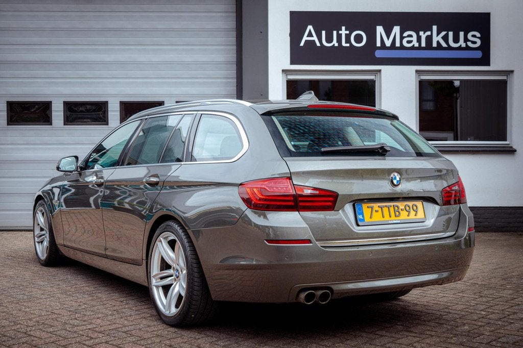 BMW 5-serie Touring 520i Luxury Line|Pano|Memory|Virtual|Cam, Auto's, Automaat, Achterwielaandrijving, Gebruikt, Euro 6