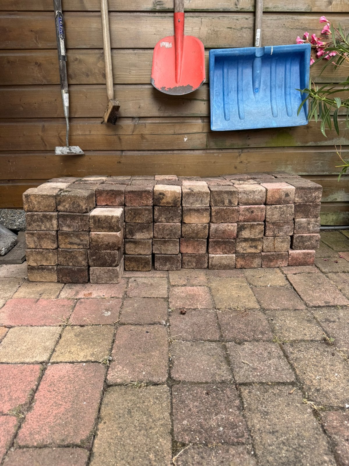 Gratis tuin tegels, Ophalen, Zo goed als nieuw, Beton, Terrastegels