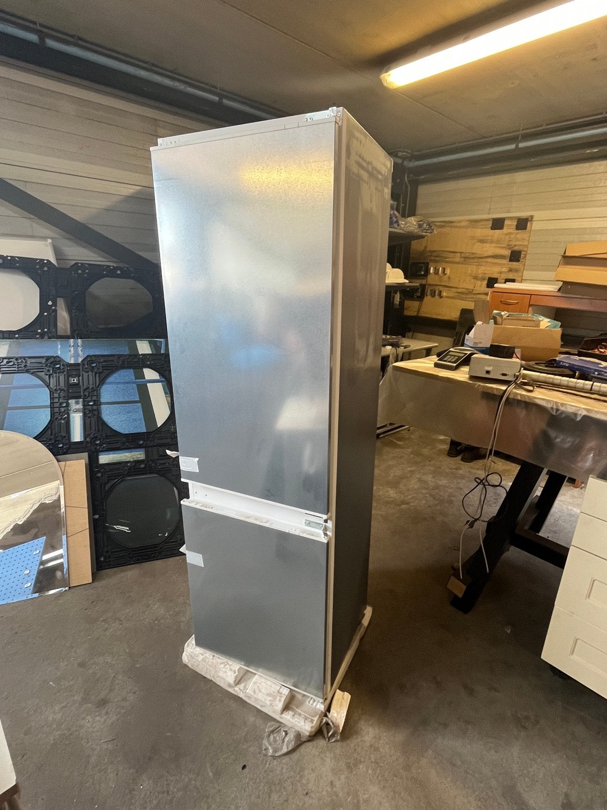 Nieuwe Bosch Koel-vriescombinatie - Ongebruikt, Ophalen, 200 liter of meer, 60 cm of meer, Met aparte vriezer