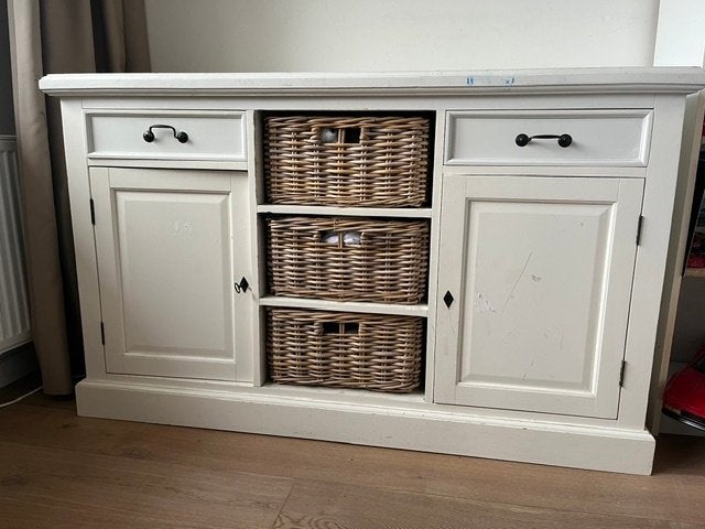 Landelijke witte opbergkast met rieten manden, Ophalen, Overige materialen, Gebruikt, Minder dan 150 cm