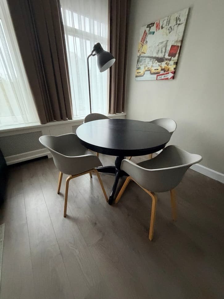 Uitschuifbare ronde eettafel, Huis en Inrichting, Rond, Ophalen of Verzenden, Zo goed als nieuw, Vier personen