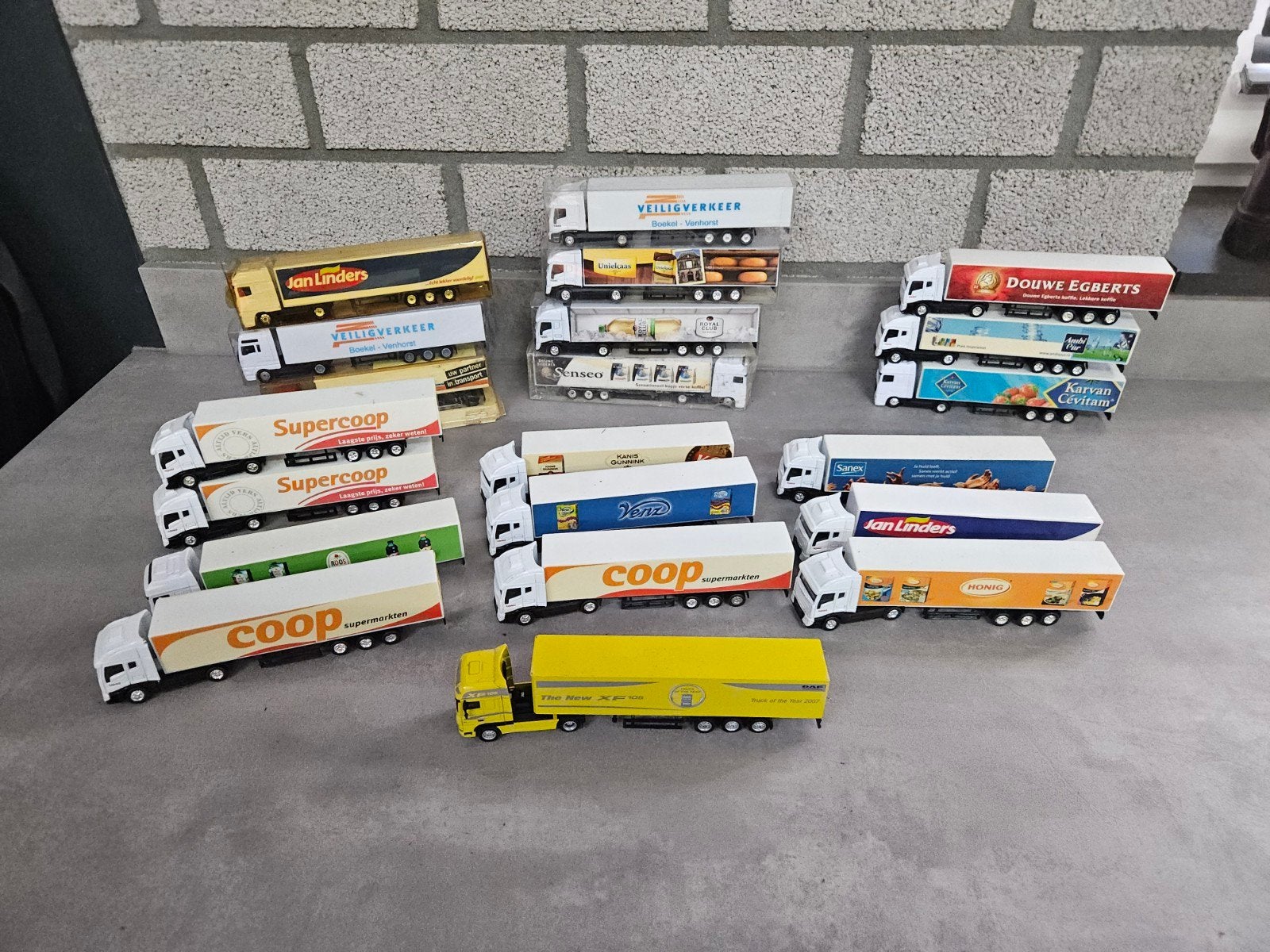 daf xf div miniatuur vrachtwagen  21 stuks, Ophalen of Verzenden, 1:50 of kleiner, Truck, Overige merken